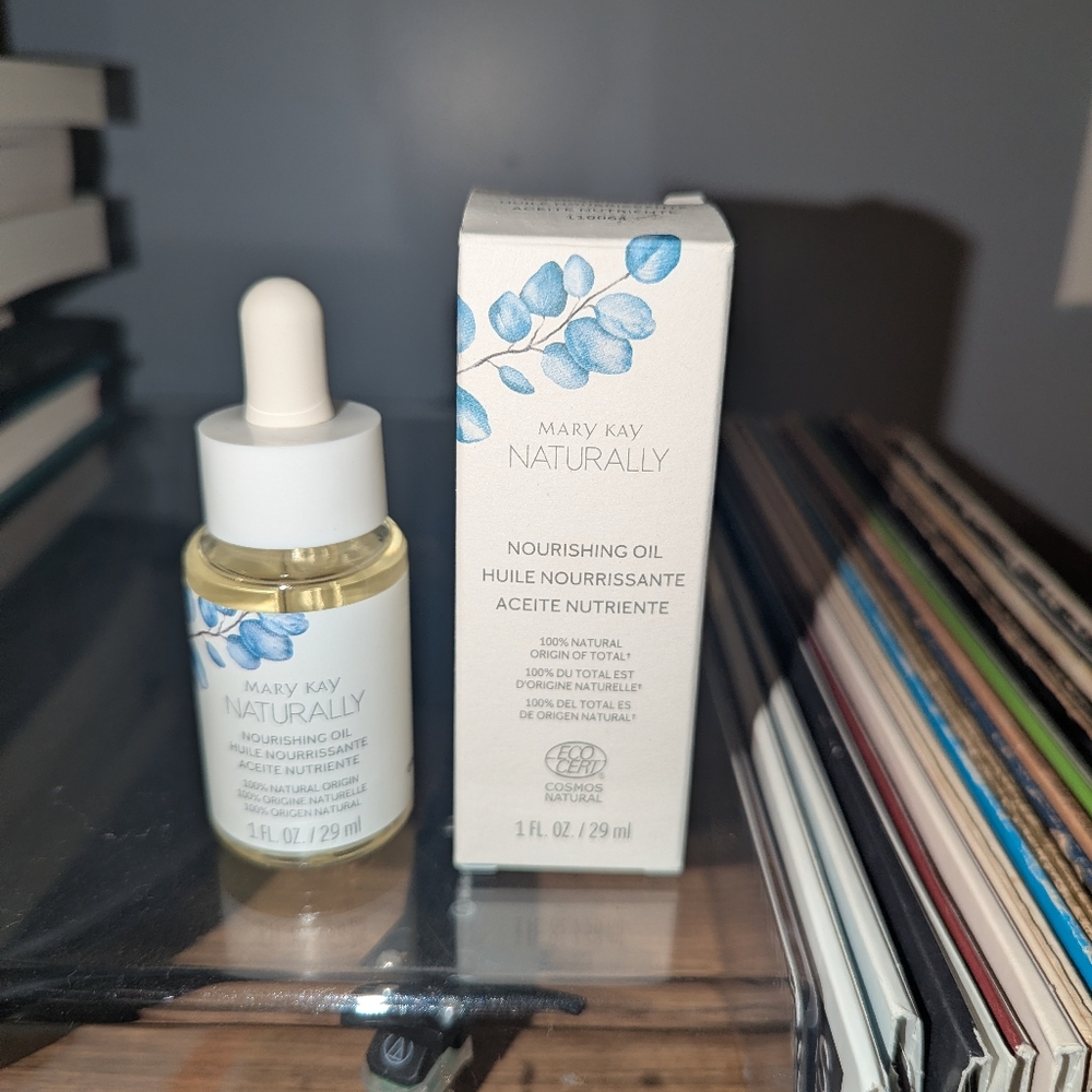Christmas Gift 🎁 Mary Kay Naturally Nourishing Oil